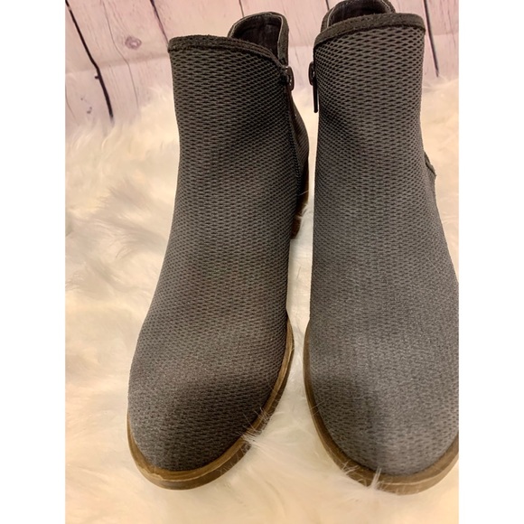 Kensie "Gerona" Women's Preforated Ankle Booties, Dark Gray w Small Heel, Sz 6.5 - Picture 13 of 16